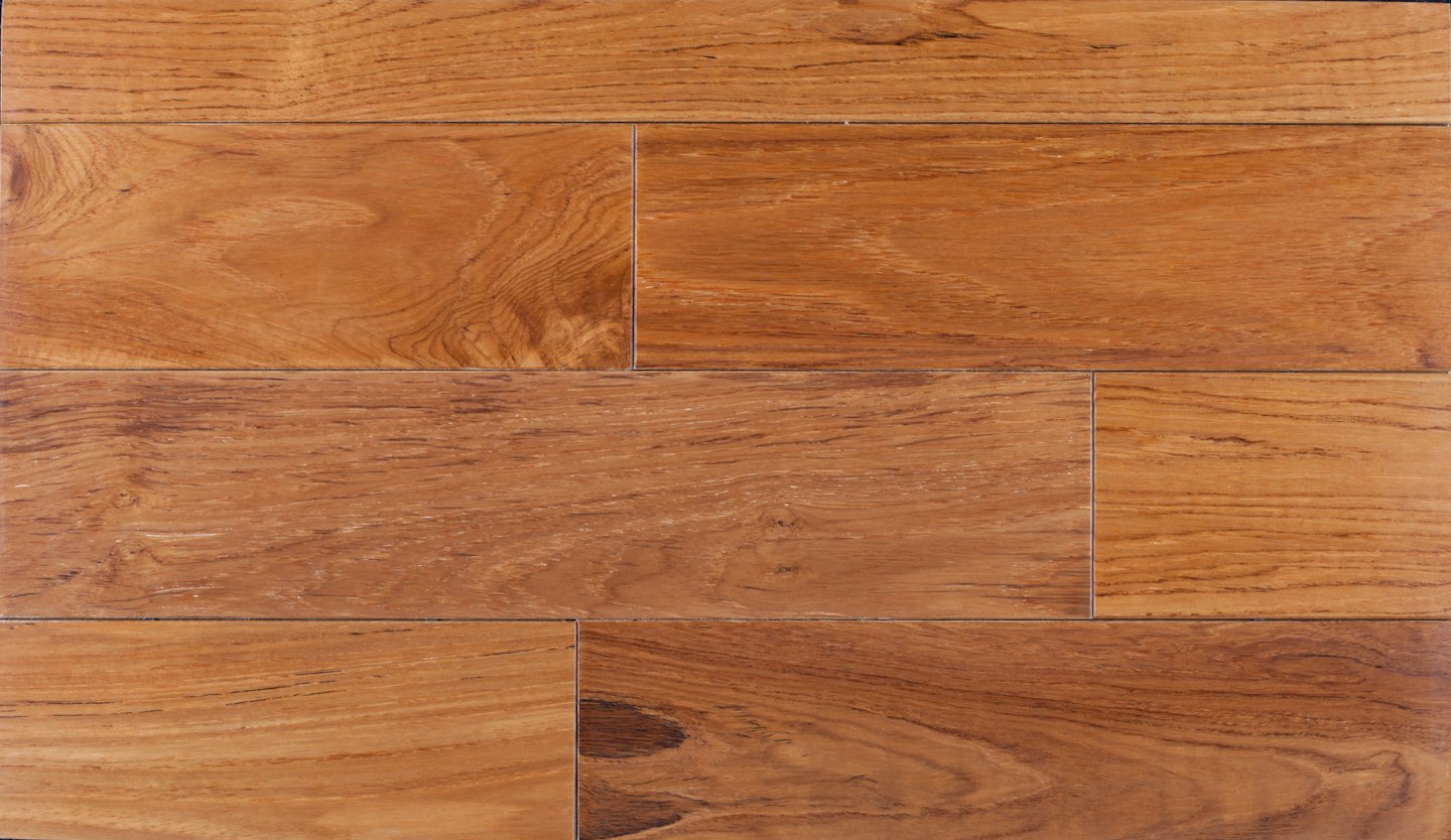 Tablas de madera de roble con vetas naturales.